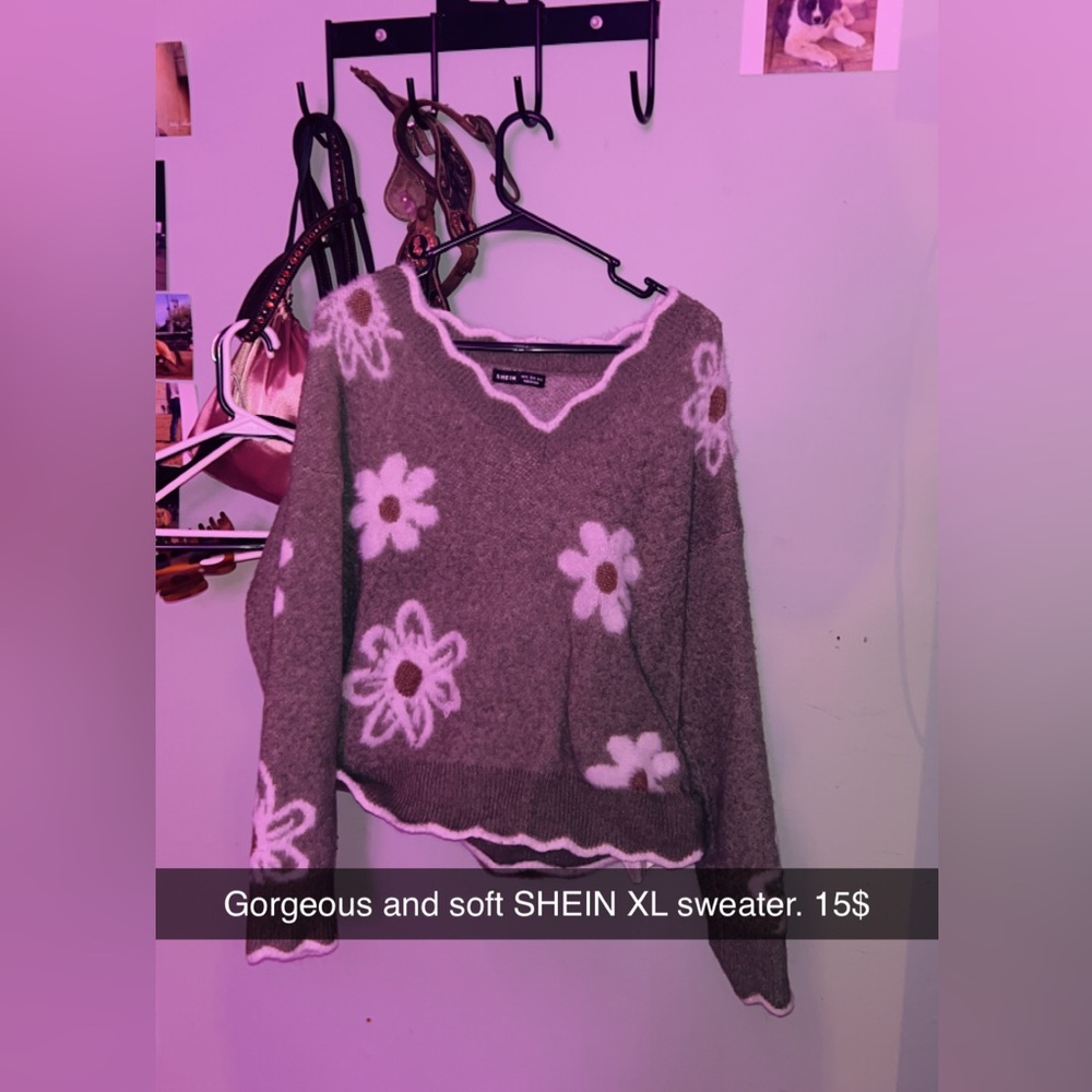 SHEIN Gray V-Neck Sweater with Scalloped Edges